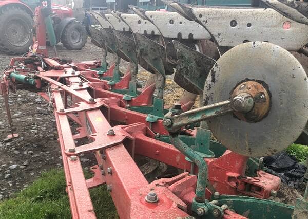 disc coulters and skim coulters on a kverneland plough